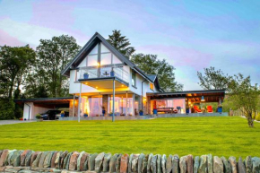 Knockderry Lodge -Private Luxury pet-friendly accommodation in Scotland with hot tub